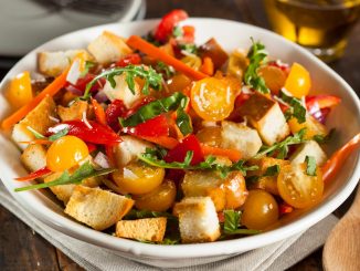 La panzanella de Julie Andrieu, idéale pour recycler du pain rassis