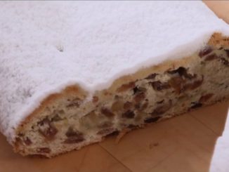 Noël et fêtes de fin d’année : le stollen, un dessert prisé en Allemagne pour le réveillon
En Allemagne, la brioche aux fruits secs, ou stollen, est présente sur de nombreuses tables allemandes pendant le réveillon de Noël. À l’approche des fêtes, la tradition se perpétue.