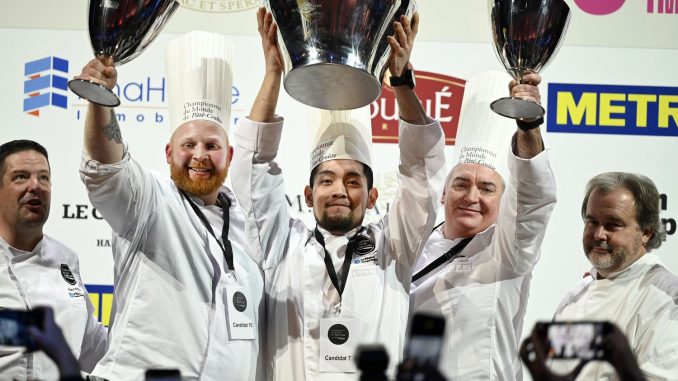 Pour la troisième fois d'affilée, un Japonais est sacré champion du monde de pâté en croûte
La 13e édition du championnat du monde de pâté en croûte a eu lieu lundi à Lyon. Le vainqueur 2022 est Ryutaro Shiomi, restaurateur à Kobé, au Japon.