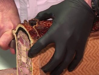 Gastronomie : le champion du monde de pâté en croûte est Japonais
Lundi 5 décembre se déroulait le grand concours du meilleur pâté en croûte, à Lyon. Le vainqueur n’est pas Français, mais Japonais.