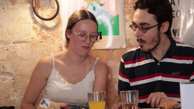 Restauration : le succès de l’alimentation végétarienne
De plus en plus de Français ont renoncé à la viande, mais cela ne signifie pas qu’ils sont prêts à sacrifier leurs papilles. Les restaurateurs l’ont bien compris et multiplient les recettes végétariennes pour séduire cette clientèle.