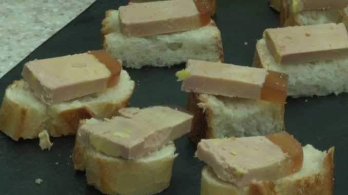 Noël et fêtes de fin d'année : les repas se préparent à Rungis
À Rungis, dans le Val-de-Marne, les grossistes se retrouvent, mardi 6 décembre, à quelques semaines des fêtes de fin d'année. Avec l'inflation, le prix de nombreux produits a augmenté.