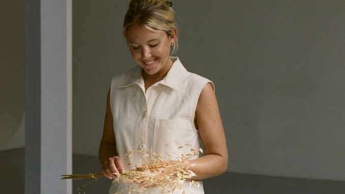 
L'été des chefs. Manon Fleury ouvre une nouvelle adresse à Paris : "Les céréales peuvent avoir une place dans la gastronomie française"
