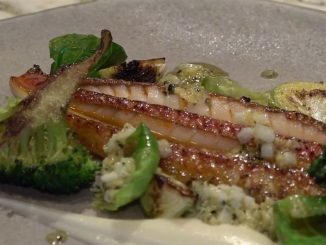 Gastronomie : un chef étoilé propose un menu de fête pour 15 euros par personne
Mercredi 7 décembre 2022, un chef étoilé, qui concilie grands plats et petits prix, vous propose un menu complet à seulement 15 euros par personne.