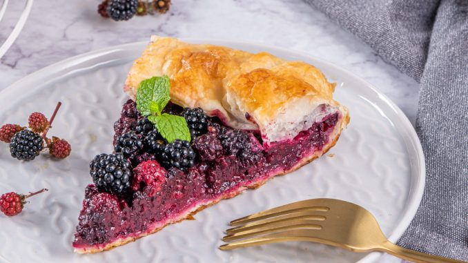 Délicieuses mûres sauvages : clafoutis, tarte ou mousse, 3 recettes pour vous régaler avec votre cueillette de saison