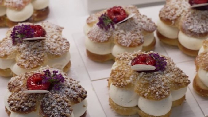 Gastronomie : le Salon de la pâtisserie a ouvert ses portes à Paris
Le Salon de la pâtisserie a ouvert ses portes au Parc Floral de Paris, samedi 17 juin. Les passionnés s'y sont donné rendez-vous pour y prendre un cours de cuisine et pour arpenter les allées du Salon.