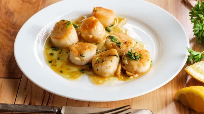 Vieiras al vino blanco