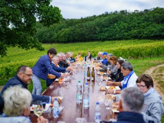 Tablée des Vignes à Obernai, une stammtisch géante place du marché