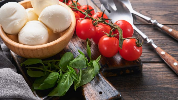 Avec cette astuce, vous allez révolutionner vos tomates mozzarella !