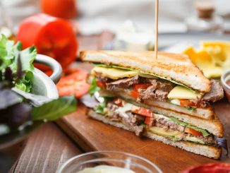 Club sandwich et tzatziki : la recette de Cyril Lignac dans Tous en cuisine