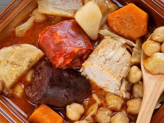 cazuela con cocido andaluz