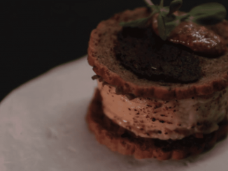 Gastronomie : à la découverte de la recette du crocus de Nîmes
Cette semaine, le 13 Heures vous dévoile les secrets des sandwichs de nos régions. Aujourd’hui, rendez-vous à Nîmes pour découvrir la recette du crocus, un croque-monsieur à la Romaine.