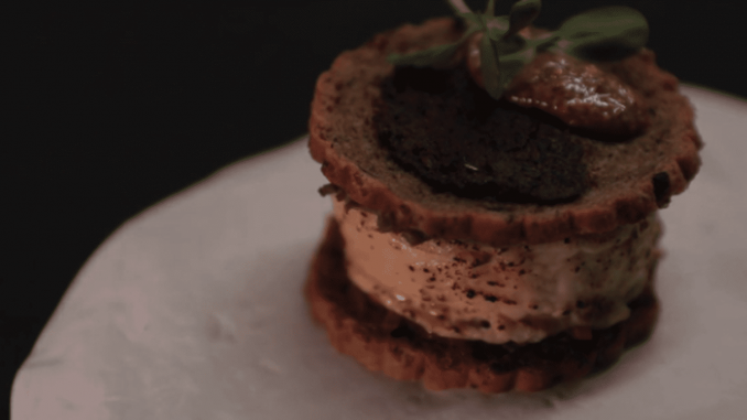 Gastronomie : à la découverte de la recette du crocus de Nîmes
Cette semaine, le 13 Heures vous dévoile les secrets des sandwichs de nos régions. Aujourd’hui, rendez-vous à Nîmes pour découvrir la recette du crocus, un croque-monsieur à la Romaine.