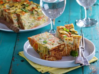 Ce chef vous prépare un cake salé aux courgettes avec du pain rassis !
