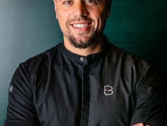 L'été des chefs. Le jeune chef parisien Florian Barbarot a des projets plein la tête : "Ce qui m'attire dans la cuisine, c'est le côté adrénaline, esprit d'équipe, que je connaissais dans le sport"