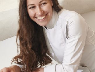 L'été des chefs. L'"extraordinaire" formation de Rebecca Beaufour au Sénat : "Presque des cours particuliers, quatre apprentis pour quatre chefs"