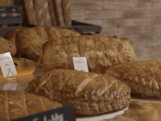 Galette des rois : un concours pour élire la meilleure
La galette des rois a fait son arrivée dans les boulangeries. Ce dessert traditionnel est aussi un véritable exercice de style pour les pâtissiers, qui participent au concours des galettes des rois de Mâcon en Saône-et-Loire.