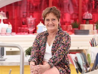 Monique : la doyenne dynamique du Meilleur Pâtissier