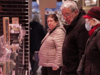 Noël et fêtes de fin d’année : les Français prêts à dépenser plus pour le réveillon
Malgré l’inflation, certains Français ne lésinent pas sur les dépenses culinaires pour préparer leur repas de Noël. Le panier moyen s’élève à 127 euros cette année soit  plus 20 % par rapport à l’année dernière.
