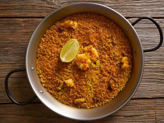 sartén paellera con arroz del senyoret