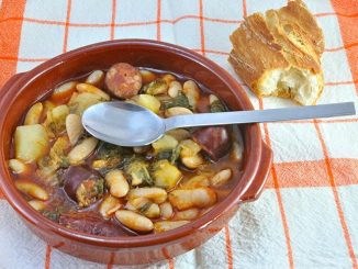 plato de pote asturiano o pote de berzas