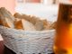 Les restaurants apportent du pain avant le plat pour une raison bien précise : c'est l'opposé de ce qu'on croit
