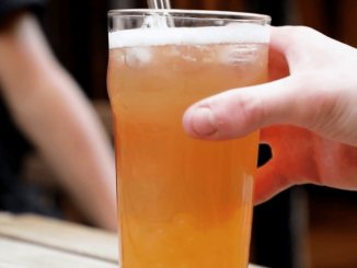 Santé : le bubble tea, une boisson célèbre aux calories non soupçonnées
C’est une boisson qui vient de Taïwan où elle a été inventée à la fin des années 80. Le bubble tea est désormais très en vogue en France mais la boisson s’avère être plus calorique qu’il n’y paraît.