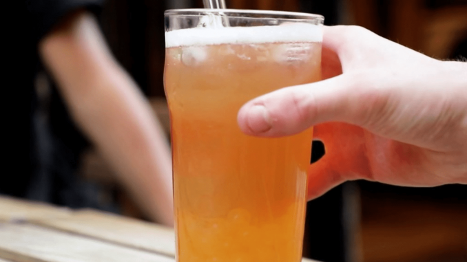 Santé : le bubble tea, une boisson célèbre aux calories non soupçonnées
C’est une boisson qui vient de Taïwan où elle a été inventée à la fin des années 80. Le bubble tea est désormais très en vogue en France mais la boisson s’avère être plus calorique qu’il n’y paraît.