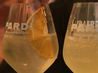 Aude : un spritz à la Française aux parfums occitans voit le jour
On le surnomme le spritz à la Française. Une boisson occitane à base de produits 100 % naturels fait une entrée remarquée dans les bars et les restaurants. Ce cocktail provient d’une association entre deux producteurs locaux.