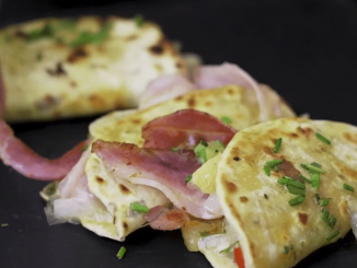 Gastronomie : le taloa, une galette de maïs plébiscitée par les Basques
Les équipes de France 2 vous emmènent cette semaine à la découverte des meilleurs sandwichs de nos régions. Mardi 15 août, direction le Pays basque et son fameux taloa, une galette de maïs fourrée avec du jambon local.