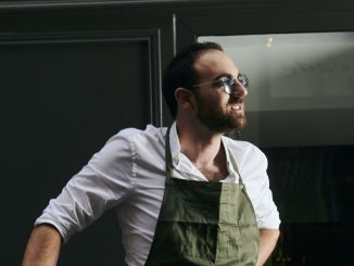 L'été des chefs. Matan Zaken, à Paris, reçoit ses convives autour d'une seule table : "C'est perturbant, mais cela offre une réelle proximité avec le chef qui vient servir son plat comme à la maison"