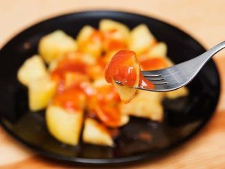como hacer patatas bravas españolas