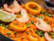 paella de marisco con camarones y calamares