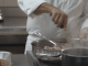 Paris 2024 : les chefs dans les starting-blocks pour les menus des athlètes
40 000 repas seront servis chaque jour dans le village olympique lors des prochains Jeux de Paris en 2024. Cinq chefs sont déjà en cuisine pour concocter ces recettes originales qui doivent répondre à certains critères et certaines contraintes.