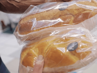 Gastronomie : en Vendée, la brioche et la gâche se font concurrence
Le 13 Heures vous emmène en Vendée dans les secrets de la gâche, l'ancêtre de la brioche. Sa recette remonterait au Moyen-Âge.