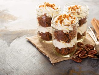 Verrines crémeuses poire et pain d