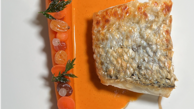 Un chef/un plat ;  le bar-carotte de Julien Binz