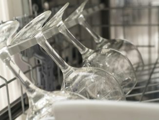 La technique méconnue pour mettre ses verres à vin au lave-vaisselle sans les casser