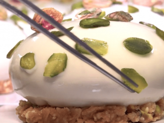 Gastronomie : la Française Nina Métayer élue meilleure pâtissière du monde
Sur la première place du podium de sa spécialité, la Française Nina Métayer vient de remporter le titre mondial de pâtisserie à Munich. Reportage.
