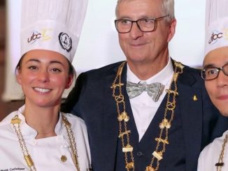 Pâtisserie : la Française Nina Métayer sacrée meilleure pâtissière du monde
La Française Nina Métayer est devenue la première femme à remporter le titre mondial de pâtissière, une consécration pour cette cheffe de 35 ans. Reportage.