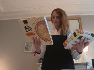 Alimentation : comment choisir sa pizza ?
La pizza est un des plats préférés des Français. Chacun en mange en moyenne 15 par an. Qu’elles soient fraîches, surgelées, cuites sur pierre, en kit, ou en pizzeria, on en trouve à tous les prix. Le 13 Heures vous donne quelques conseils pour bien choisir.