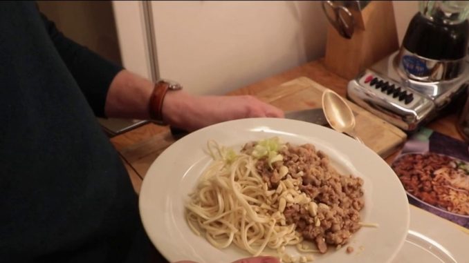 Consommation : les plats rapides à préparer, livrés à la maison, ont la cote
L’agitation quotidienne laisse parfois peu de place à l’imagination pour le repas du soir. La parade existe avec des services qui envoient des plats à préparer rapidement soi-même.