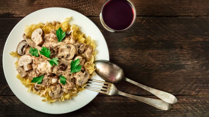 Cyril Lignac vous emmène en Alsace avec sa recette de volaille au Riesling accompagnée de spätzles
