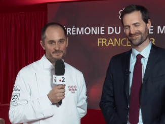 Guide Michelin : “C’est juste exceptionnel”, savoure Alexandre Couillon
Le restaurant "La Marine", basé à Noirmoutier est le seul restaurant à décrocher une troisième étoile dans le guide Michelin 2023. Son chef, Alexandre Couillon, était en direct dans le 13 Heures du 6 mars, accompagné par Gwendal Poullenec, directeur du fameux guide rouge.