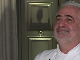 Gastronomie : Guy Savoy et Christopher Coutanceau perdent leur troisième étoile Michelin
Le guide Michelin a rétrogradé de trois à deux étoiles les chefs Guy Savoy et Christopher Coutanceau. Un coup de tonnerre pour ces deux chefs réputés.