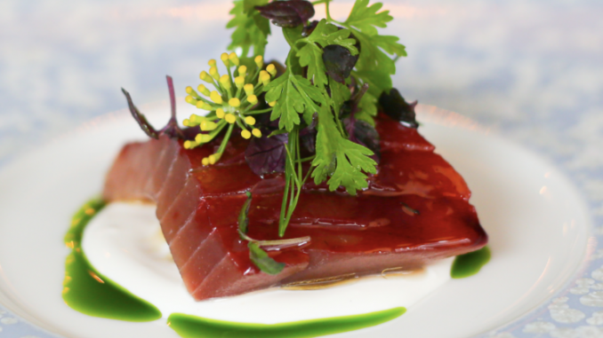 Recette Thon rouge Ikejime laqué au jus groseille, crème Burrata
