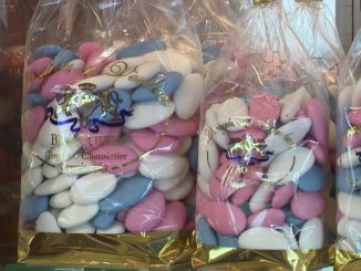 Confiserie : Verdun, berceau de la dragée traditionnelle
Mercredi 15 novembre, le 13 Heures s'intéresse à l'histoire de la dragée de Verdun. Si aujourd'hui, on retrouve cette confiserie notamment lors des mariages, elle date du XIIIe siècle et s'appelait autrefois le bonbon des princes.