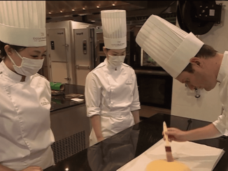 Gastronomie : des écoles de cuisine française délocalisées en Thaïlande
En Thaïlande, les écoles de cuisine française ont la cote en ce moment. Alors, des grands chefs français s'y installent pour y enseigner les secrets de notre gastronomie. Reportage.