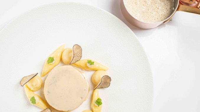 Volaille d’Alsace « à la Strasbourgeoise » gnocchis de pommes de terre, sauce suprême