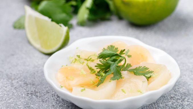 Le carpaccio de Saint-Jacques façon Cyril Lignac fera son petit effet pour votre entrée de Noël
